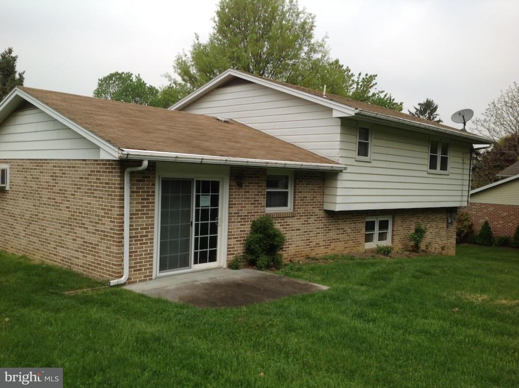 208 Swarthmore Drive Lititz, PA 17543 - Photo 4 of 18 Gallery Image 4