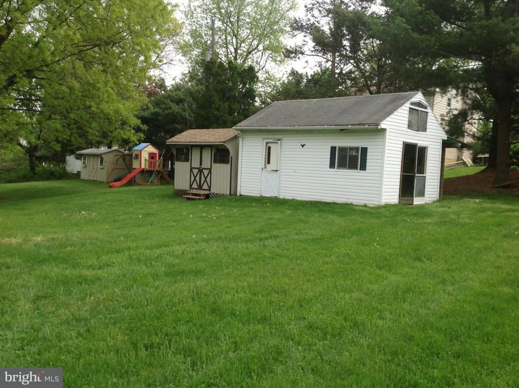 208 Swarthmore Drive Lititz, PA 17543 - Photo 5 of 18 Gallery Image 5