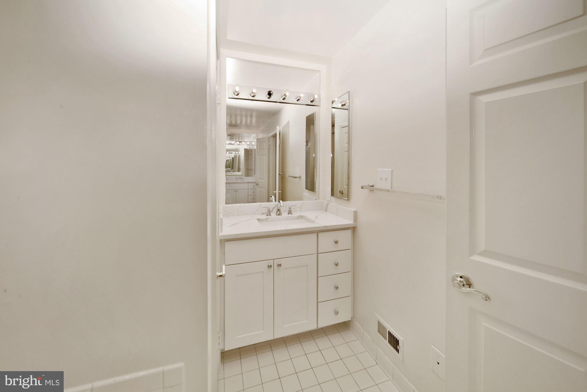 8020 Quarry Ridge Way Bethesda, MD 20817 - Photo 22 of 35 Primary Bath