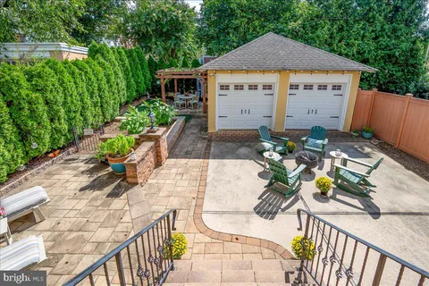a view of a house with backyard and sitting area
