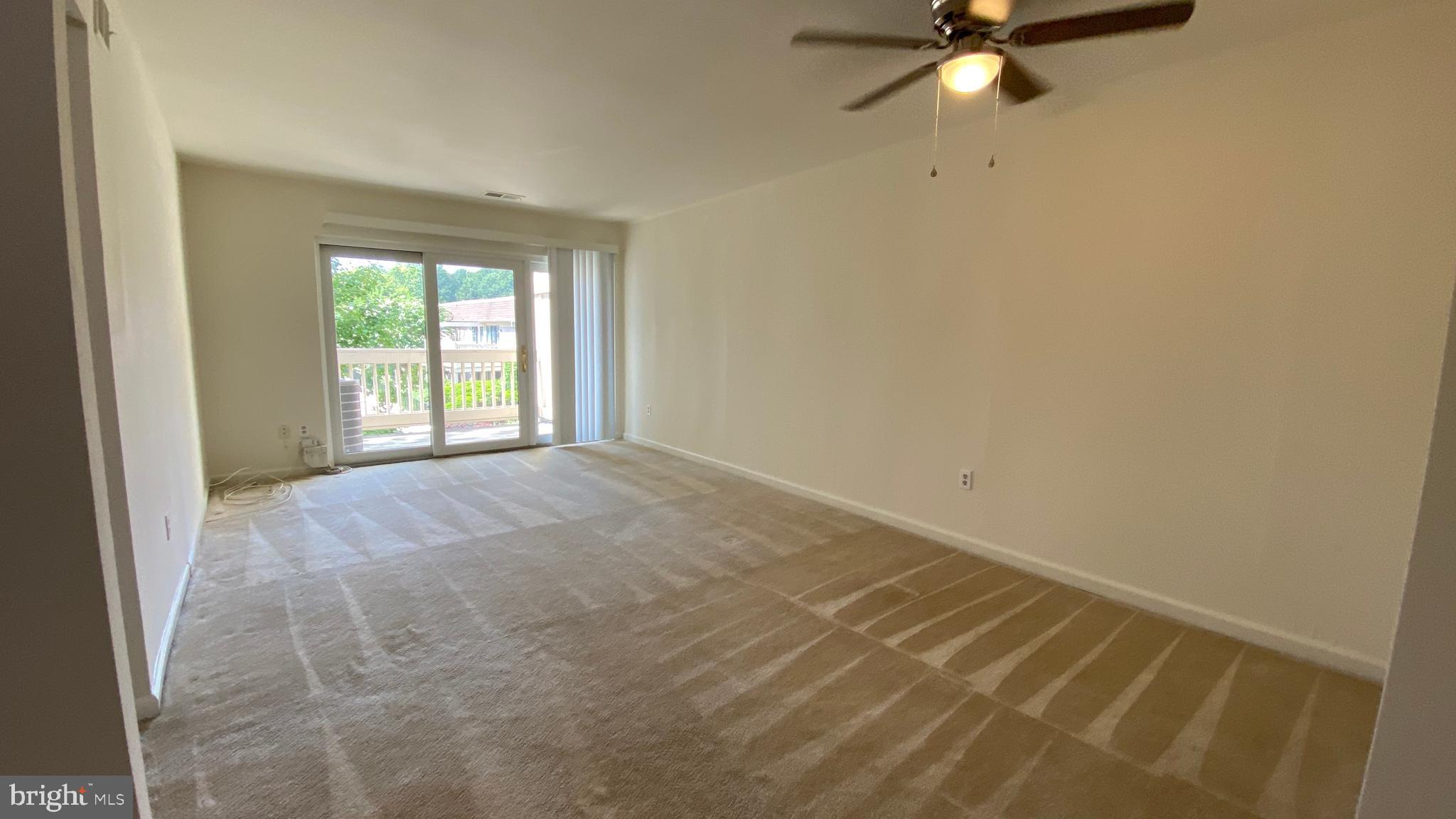 5766 Rexford Court, Unit Q Springfield, VA 22152 - Photo 5 of 29 SPACIOUS LIVING ROOM