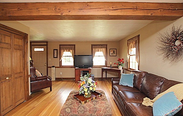32 Meadowview Road Foxboro, MA 02035 - Photo 3 of 18 Gallery Image 3