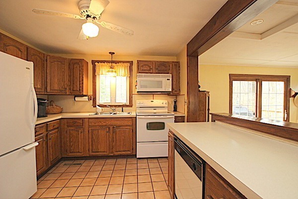 32 Meadowview Road Foxboro, MA 02035 - Photo 5 of 18 Gallery Image 5