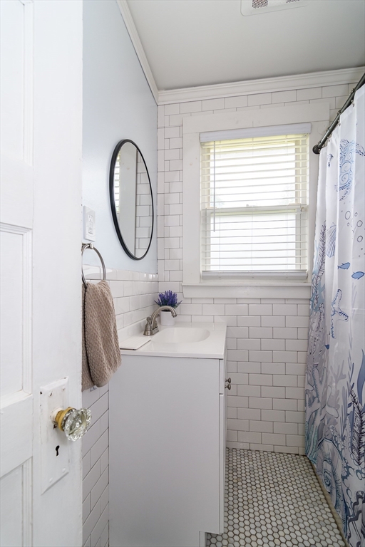 18 Hammond Road Natick, MA 01760 - Photo 11 of 23