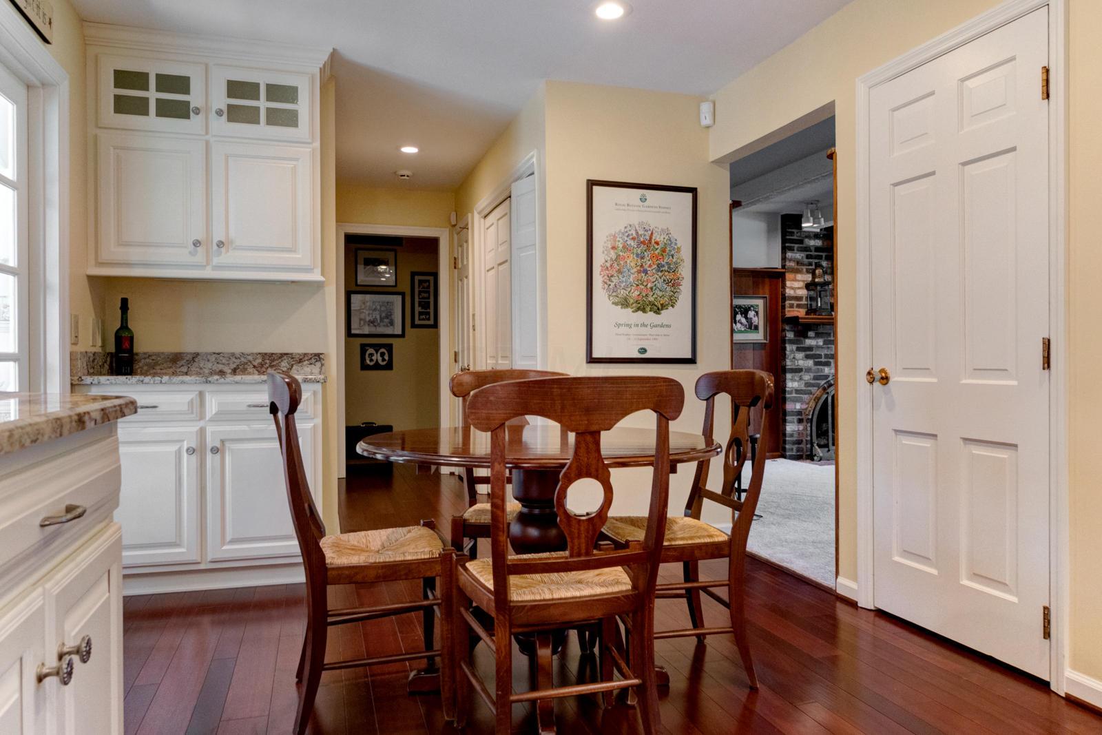 4401 Woodbridge Road Columbus, OH 43220 - Photo 13 of 43