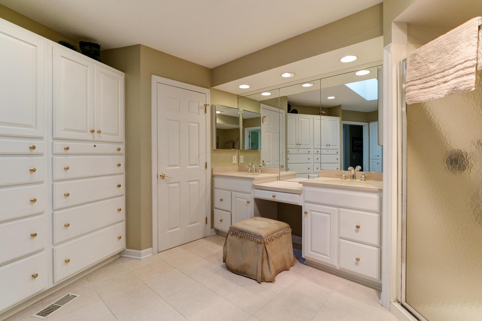 4401 Woodbridge Road Columbus, OH 43220 - Photo 23 of 43