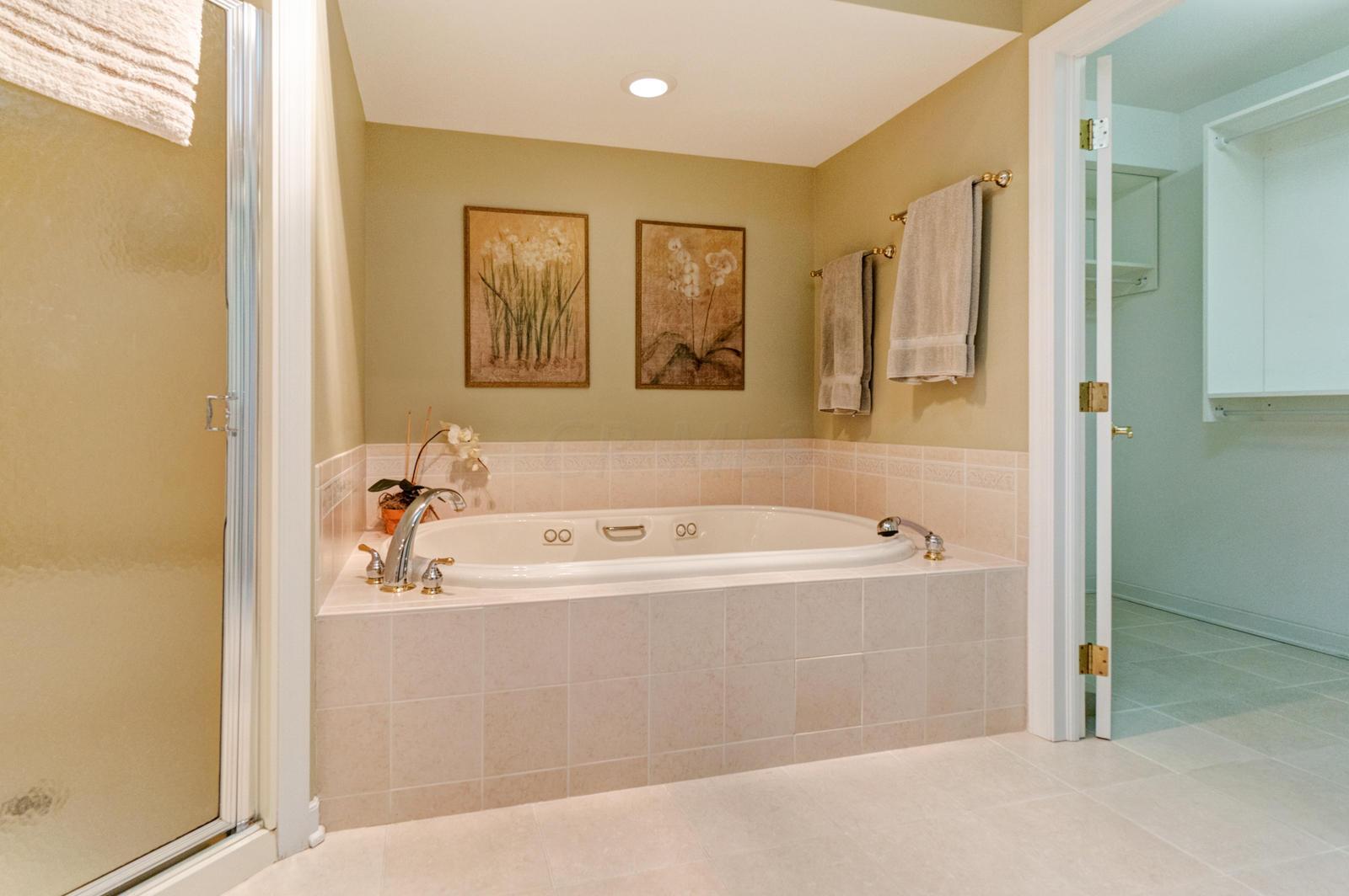 4401 Woodbridge Road Columbus, OH 43220 - Photo 24 of 43