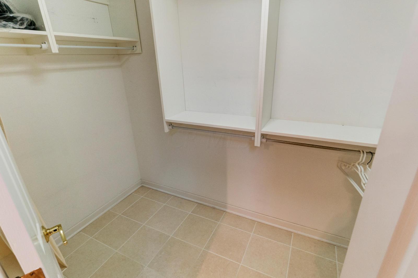 4401 Woodbridge Road Columbus, OH 43220 - Photo 25 of 43