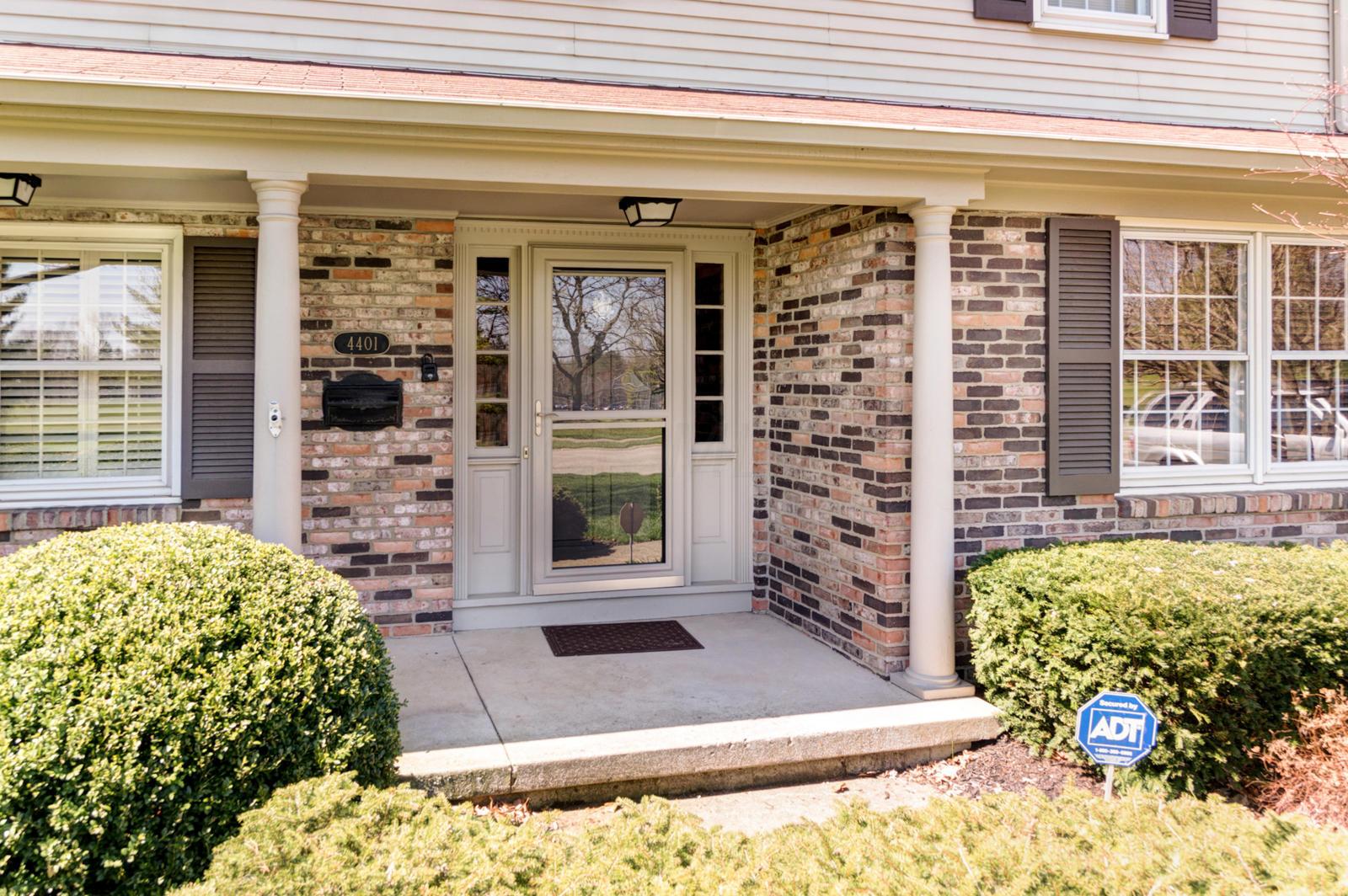 4401 Woodbridge Road Columbus, OH 43220 - Photo 3 of 43