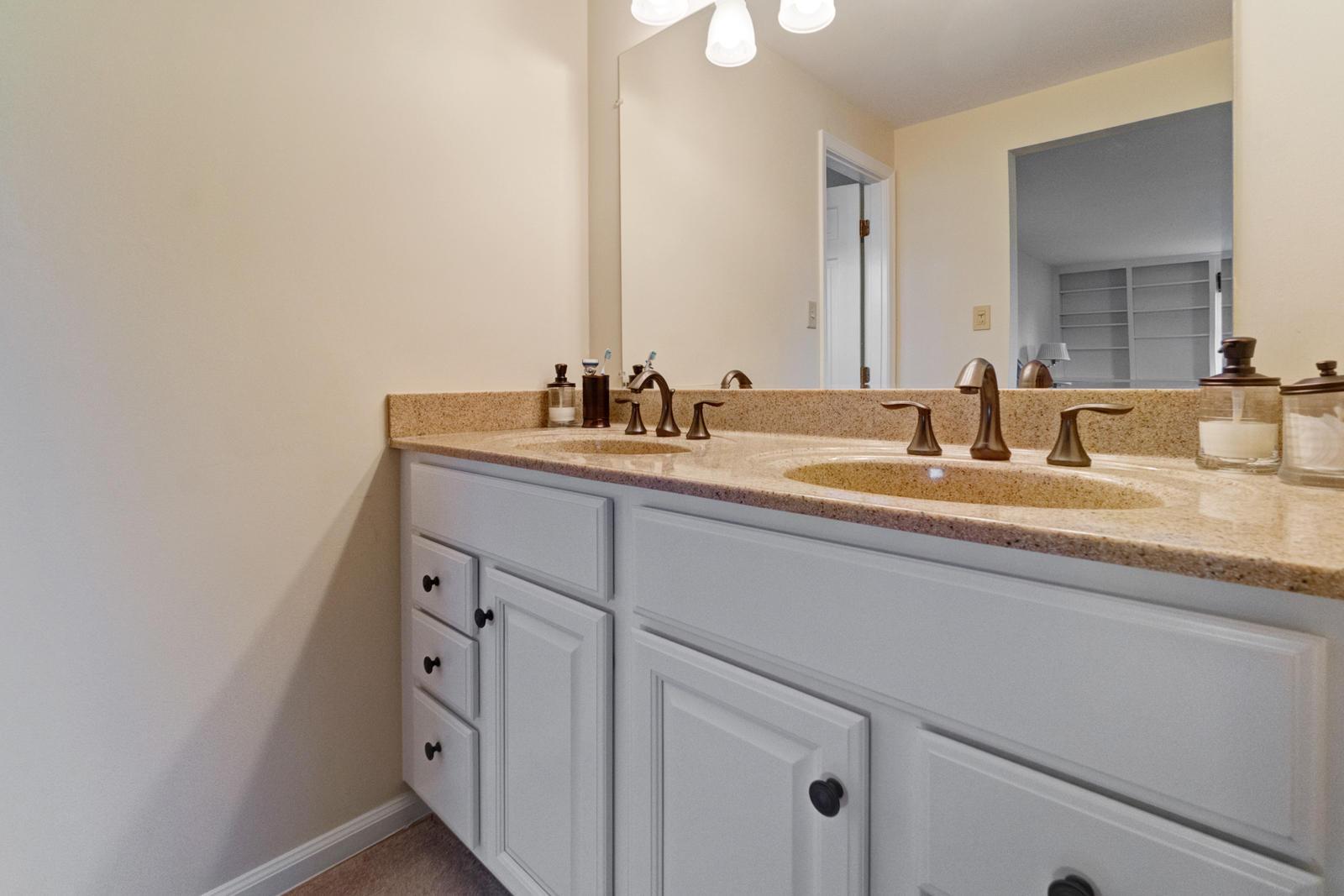 4401 Woodbridge Road Columbus, OH 43220 - Photo 32 of 43