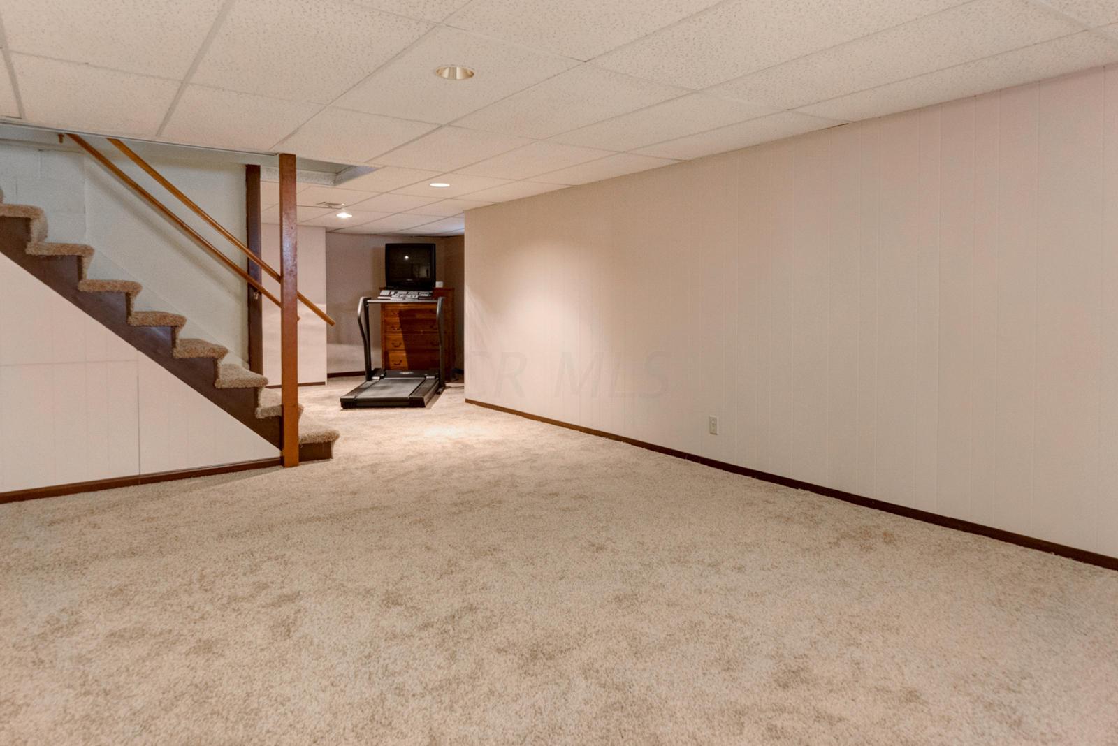 4401 Woodbridge Road Columbus, OH 43220 - Photo 33 of 43