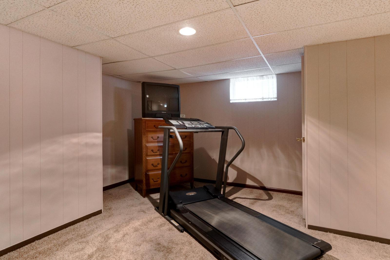 4401 Woodbridge Road Columbus, OH 43220 - Photo 34 of 43