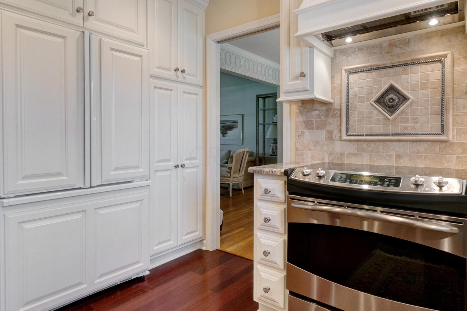 4401 Woodbridge Road Columbus, OH 43220 - Photo 9 of 43