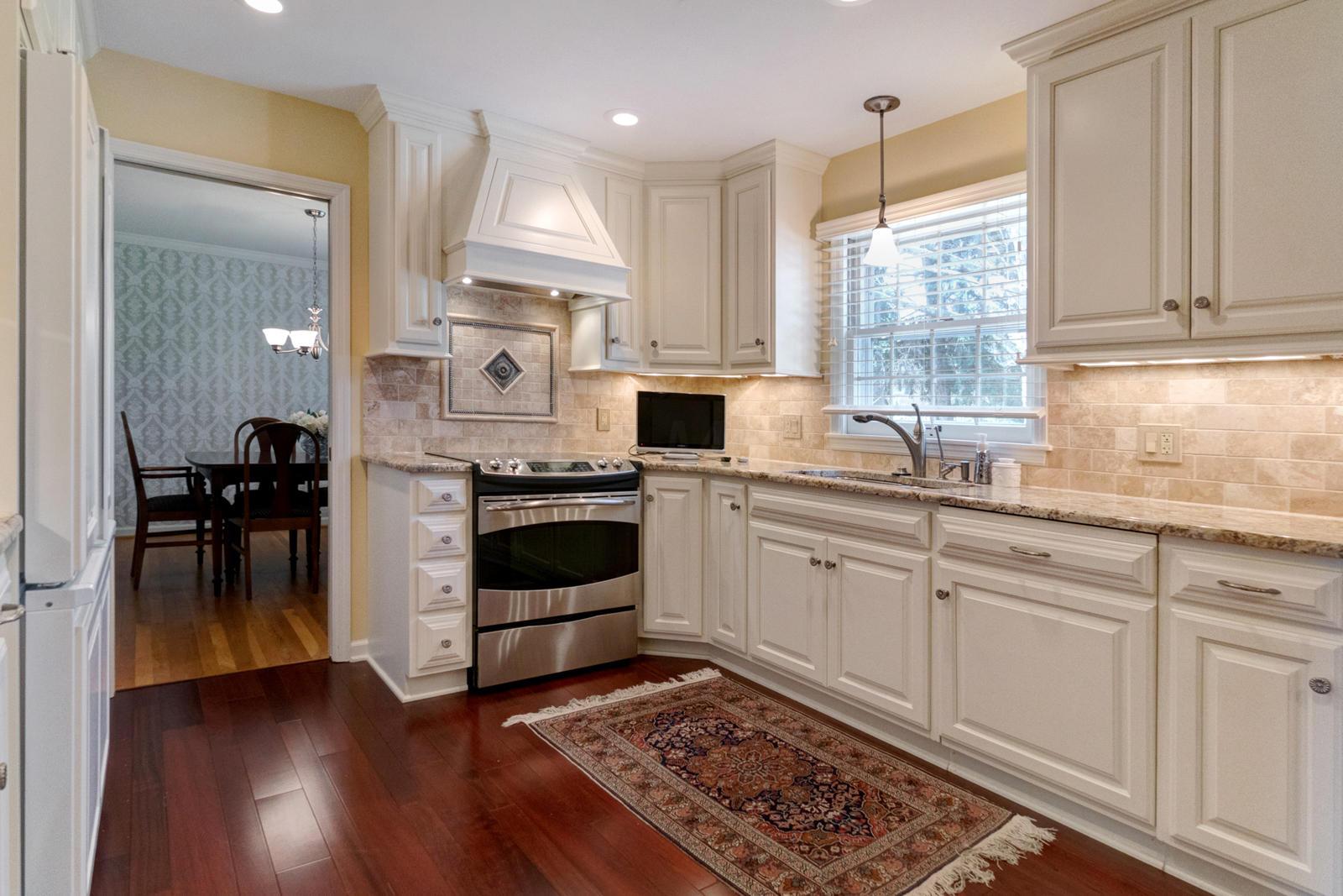 4401 Woodbridge Road Columbus, OH 43220 - Photo 10 of 43