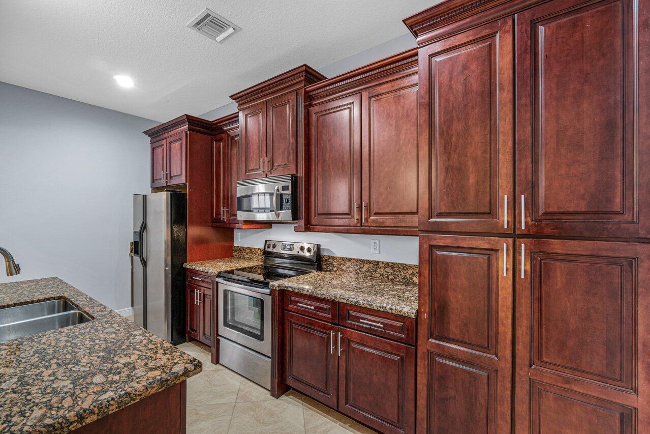 8339 Northwest 8th Terrace Boca Raton, FL 33487 - Photo 7 of 39 014-8339Northwest8thTerrace-BocaRaton-FL