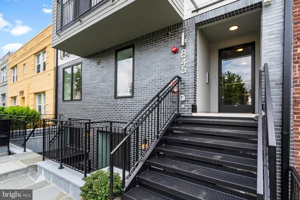 $299,900 | 845 19th Street Northeast, Unit 4, Washington, DC 20002