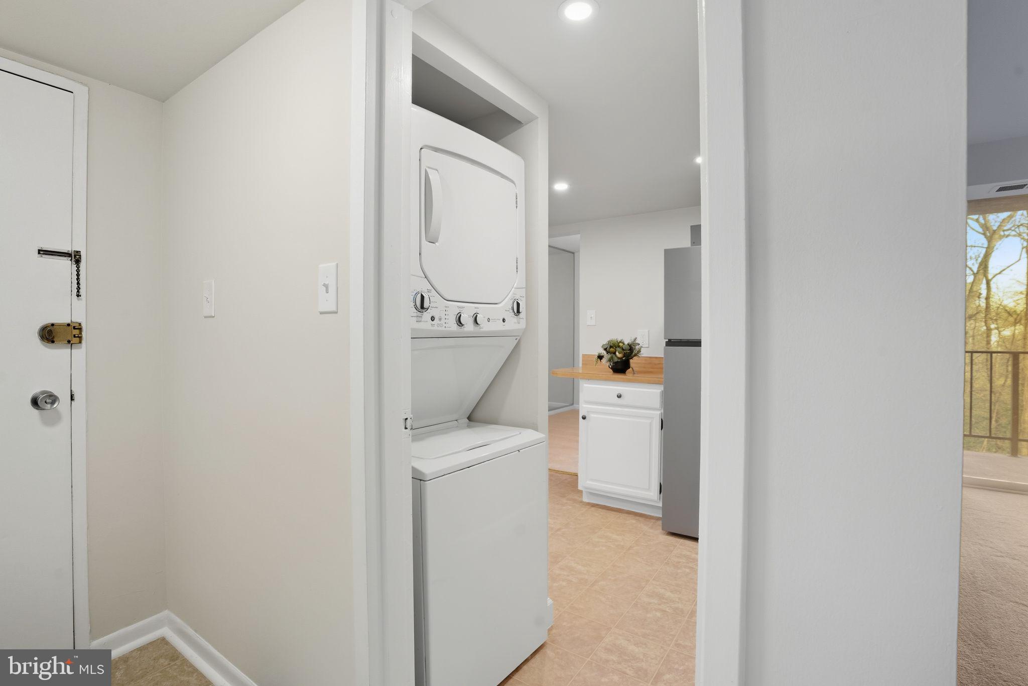 1552 Northgate Square, Unit 12B Reston, VA 20190 - Photo 9 of 23 a utility room with dryer and washer