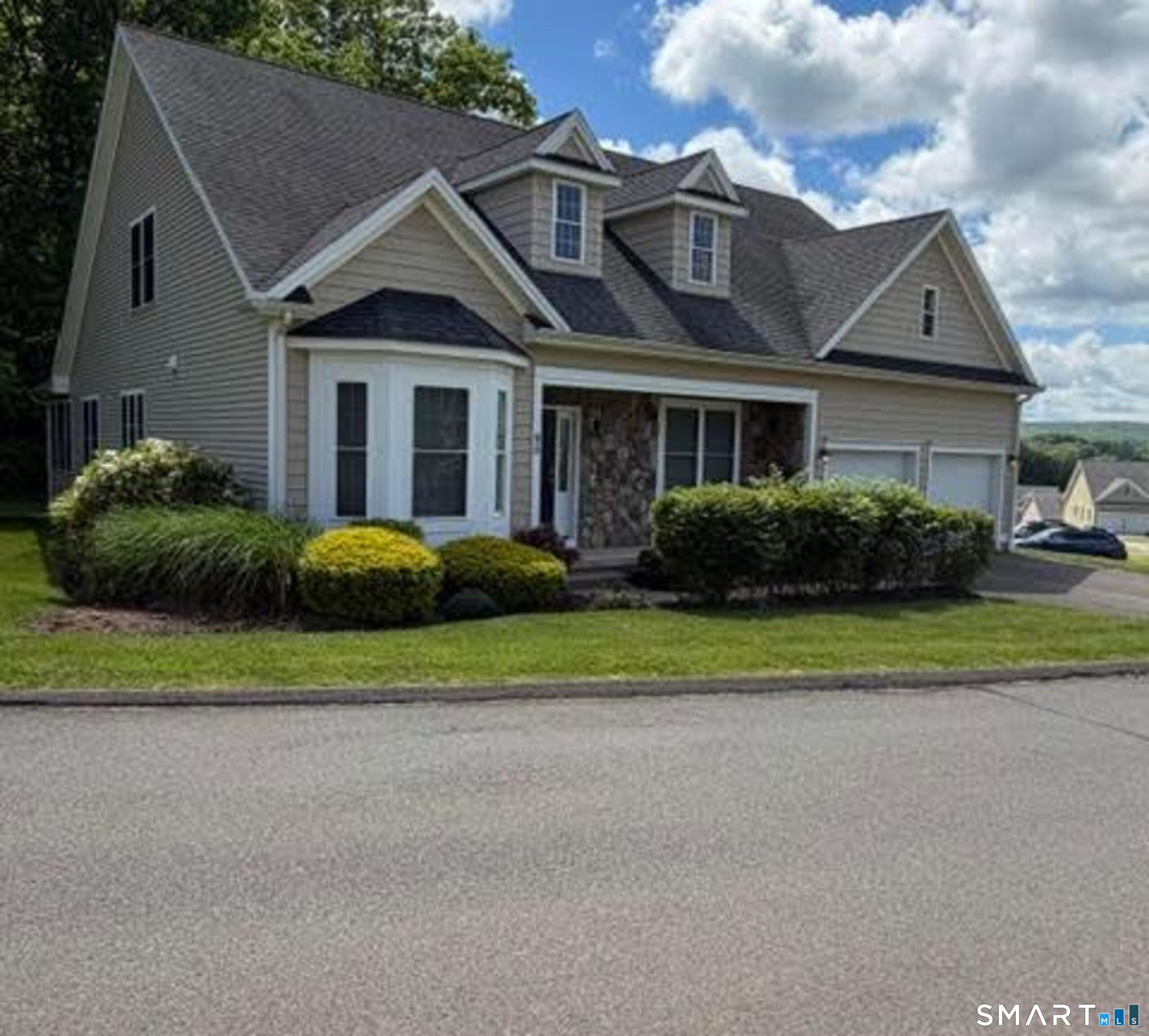 90 Applegate, Unit 95 Southington, CT 06489 - Photo 3 of 33