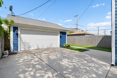$1,300,000 | 4320 North Whipple Street, Chicago, IL 60618