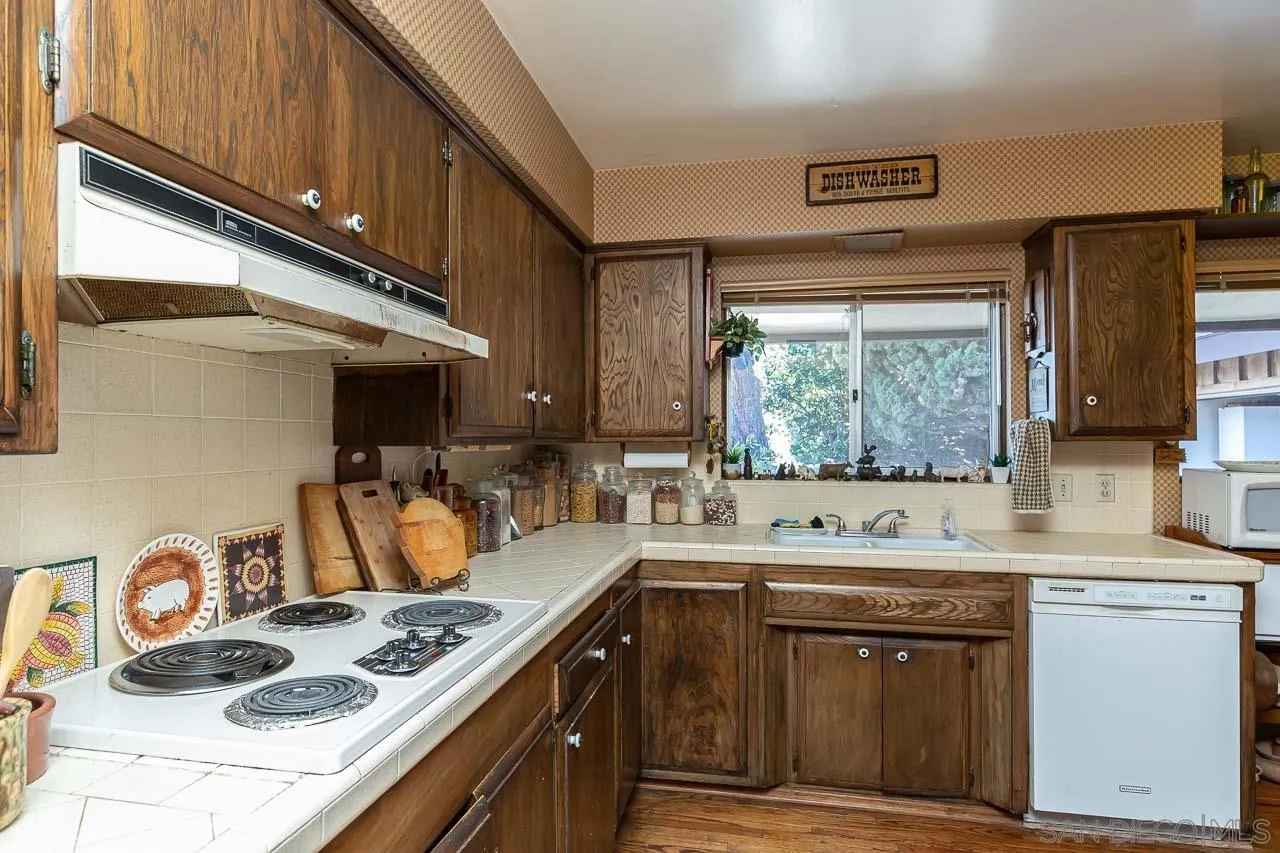 5841 Ravenswood Road La Jolla, CA 92037 - Photo 12 of 24 Gallery Image 12