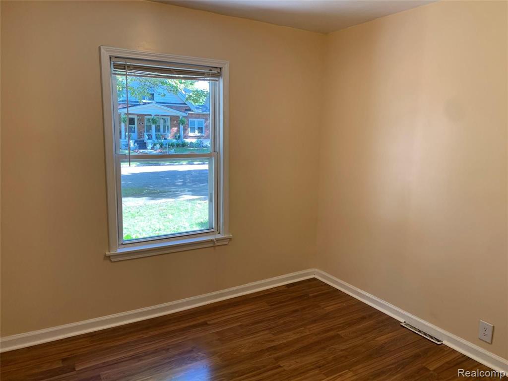 349 Stratford Road Ferndale, MI 48220 - Photo 10 of 21