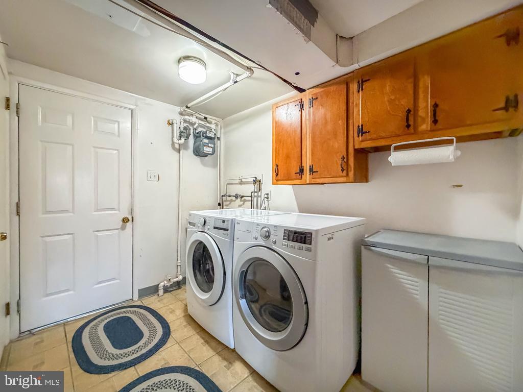 9965 Hardy Road Philadelphia, PA 19115 - Photo 34 of 43 Laundry/Utility Room w/Cabinets for Bonus Storage