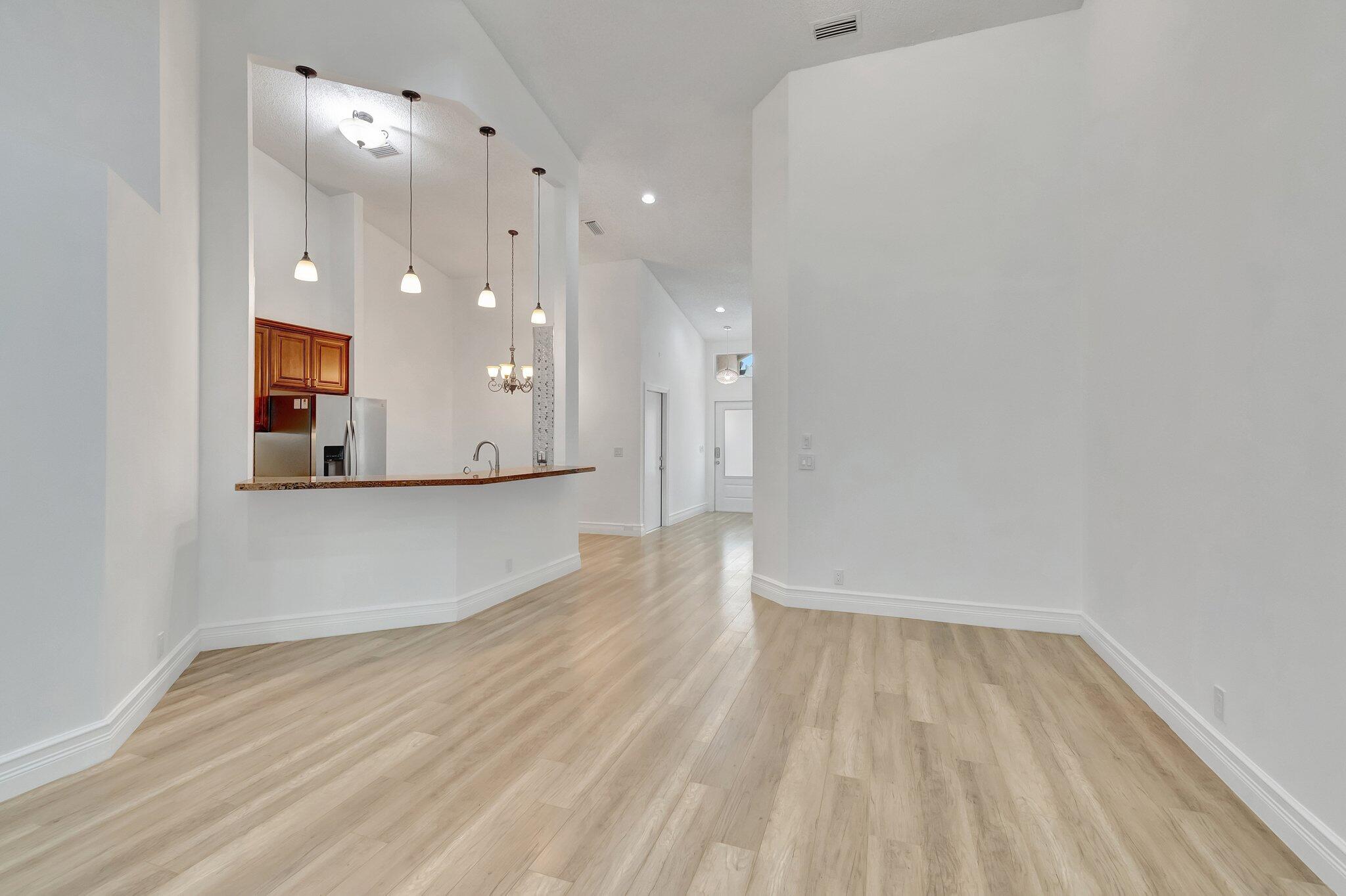 9237 Vineland Court, Unit F Boca Raton, FL 33496 - Photo 4 of 53 DINING