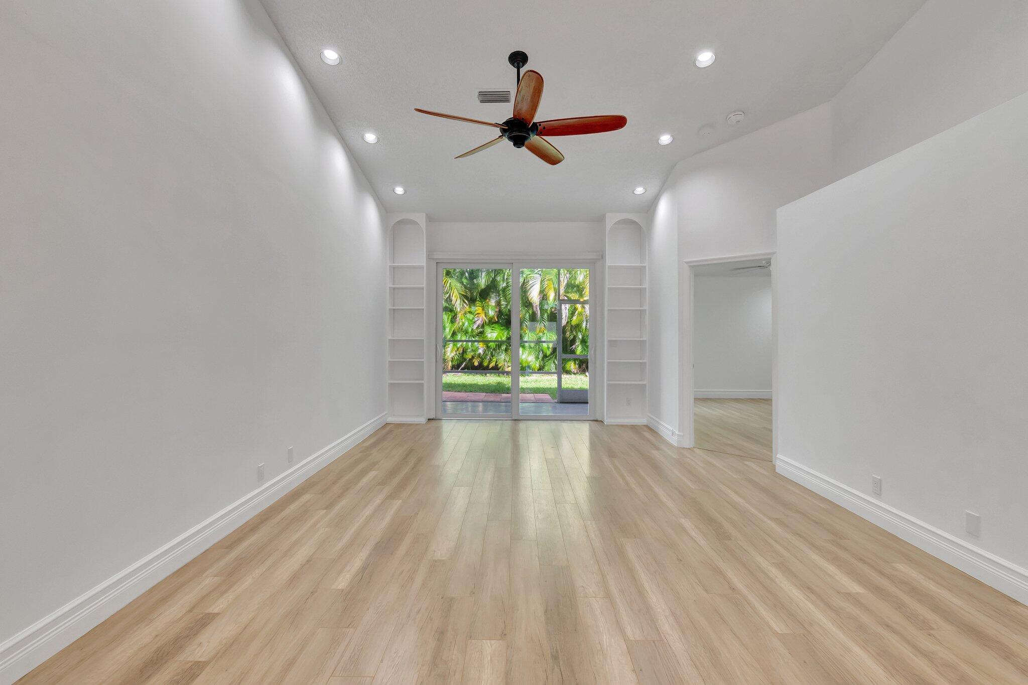 9237 Vineland Court, Unit F Boca Raton, FL 33496 - Photo 6 of 53 LIVING ROOM