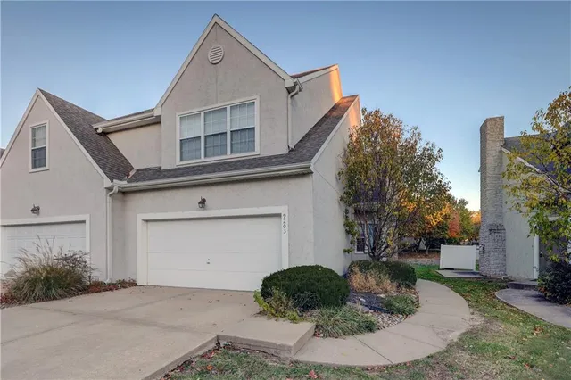 $360,000 | 9203 Boehm Drive, Lenexa, KS 66219