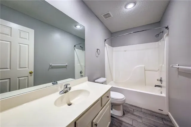 $360,000 | 9203 Boehm Drive, Lenexa, KS 66219