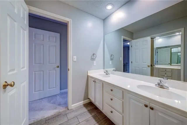 $360,000 | 9203 Boehm Drive, Lenexa, KS 66219