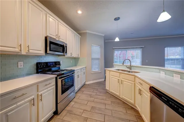 $360,000 | 9203 Boehm Drive, Lenexa, KS 66219