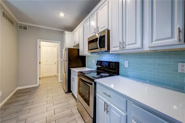 $360,000 | 9203 Boehm Drive, Lenexa, KS 66219