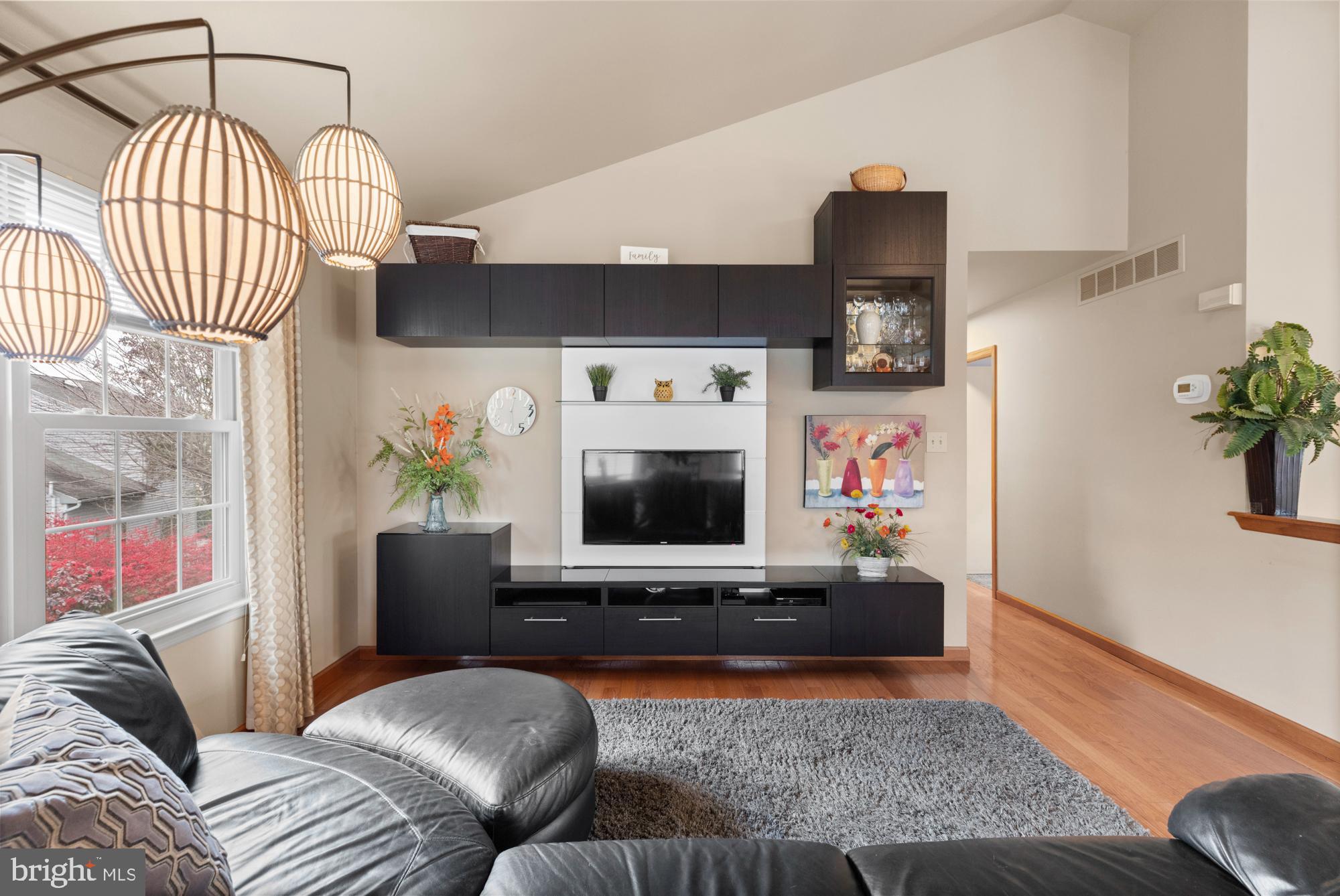 73 Springcress Drive Delran, NJ 08075 - Photo 11 of 37 Living Room