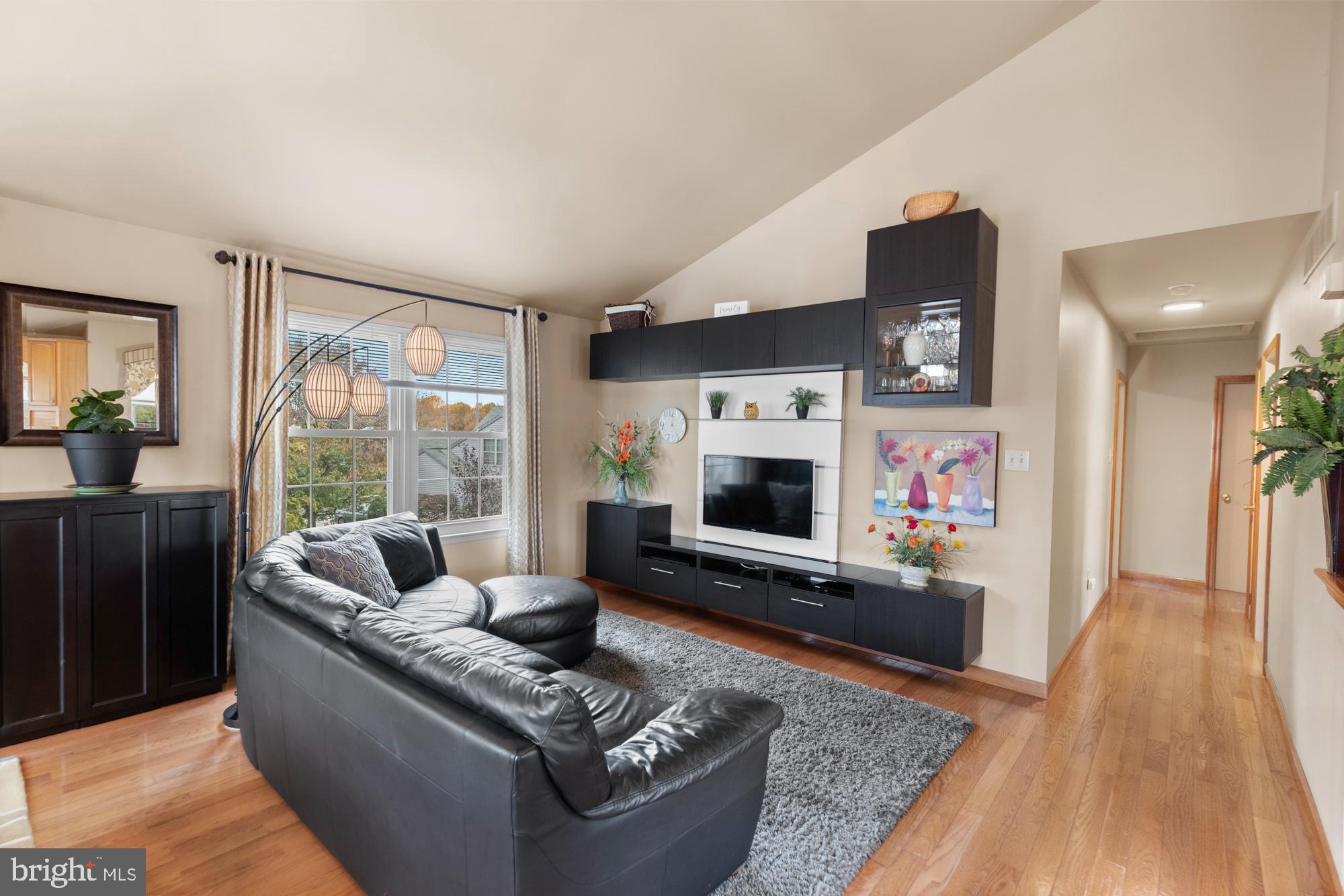 73 Springcress Drive Delran, NJ 08075 - Photo 8 of 37 Living Room
