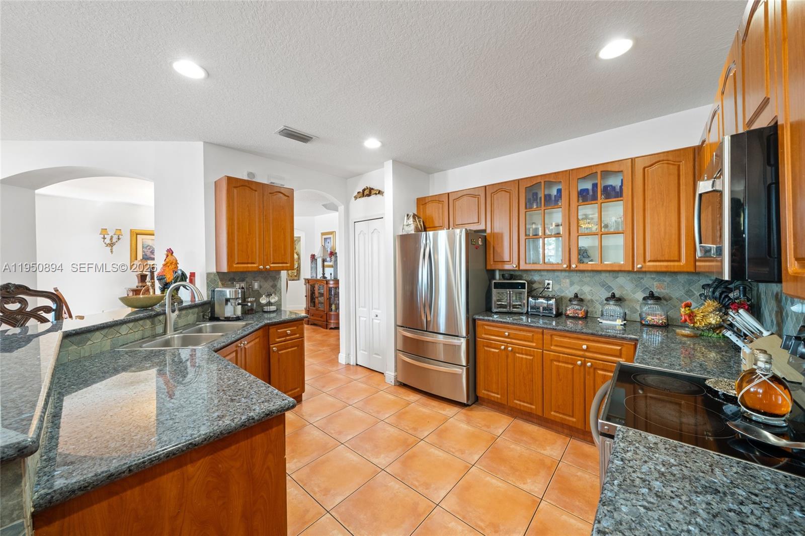 16062 Southwest 43rd Terrace Miami, FL 33185 - Photo 18 of 42