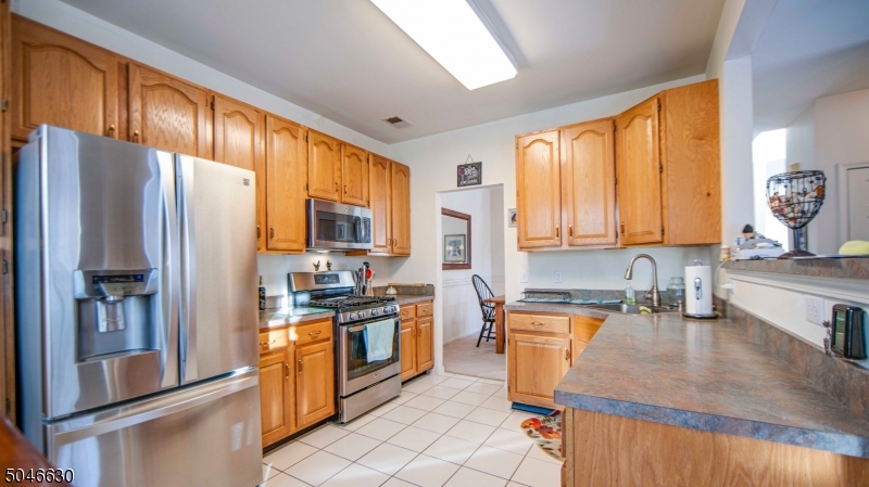 2 Worthington Terrace Flemington, NJ 08822 - Photo 4 of 25