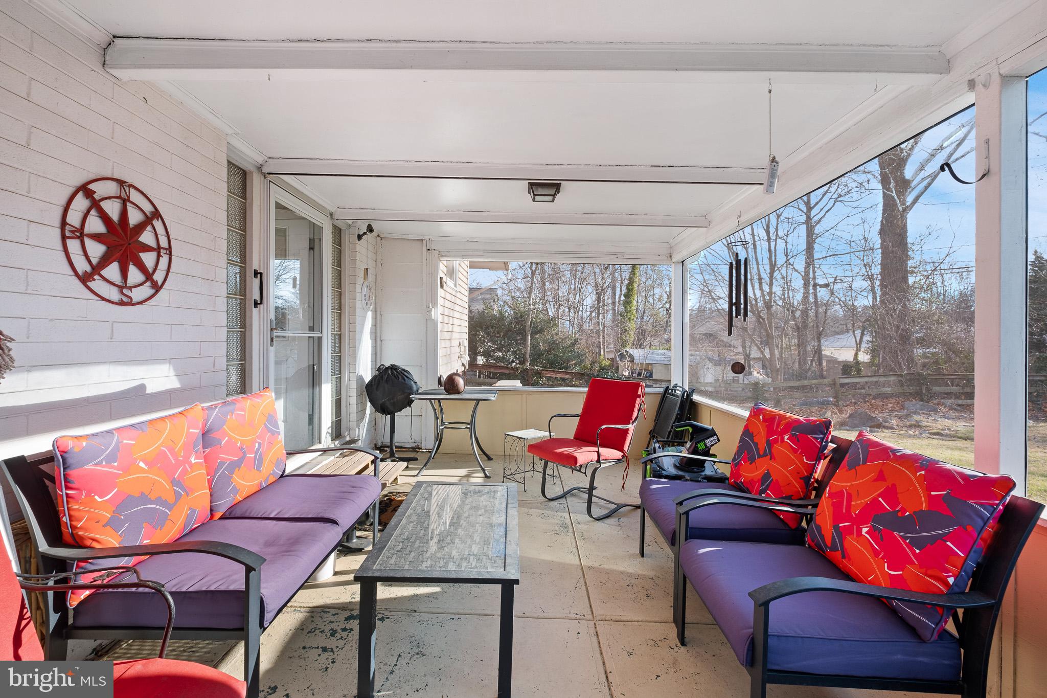 Entry level screened porch