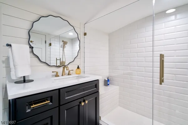 $2,495,000 | 134 Lake End Road, Newfoundland, NJ 07435