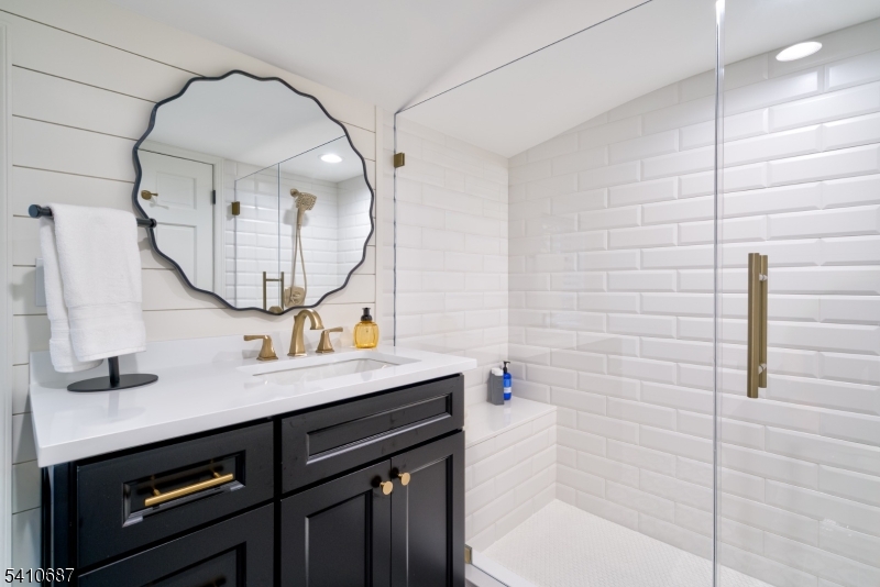 134 Lake End Road Newfoundland, NJ 07435 - Photo 12 of 47