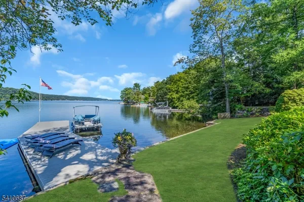 $2,495,000 | 134 Lake End Road, Newfoundland, NJ 07435