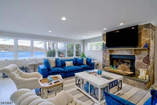 $2,495,000 | 134 Lake End Road, Newfoundland, NJ 07435