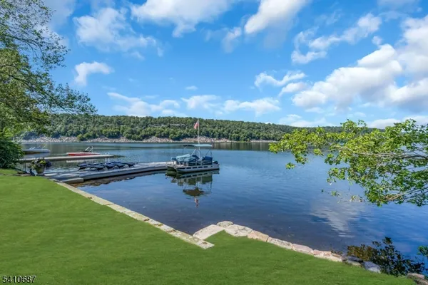 $2,495,000 | 134 Lake End Road, Newfoundland, NJ 07435