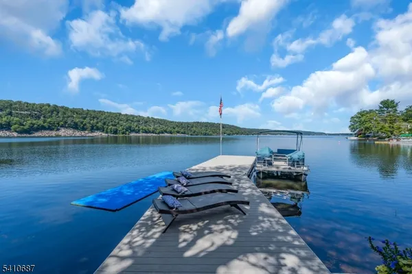 $2,495,000 | 134 Lake End Road, Newfoundland, NJ 07435