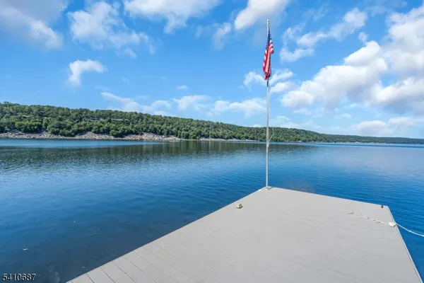 $2,495,000 | 134 Lake End Road, Newfoundland, NJ 07435