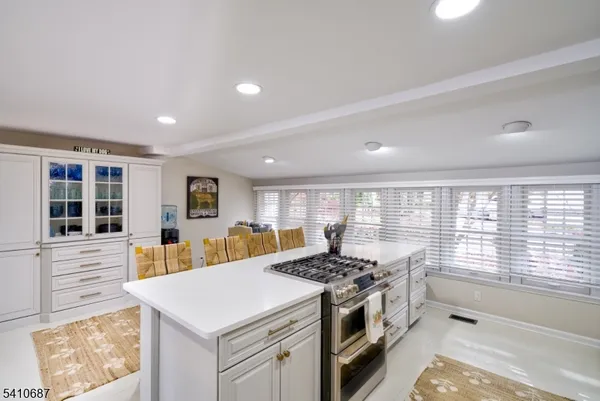 $2,495,000 | 134 Lake End Road, Newfoundland, NJ 07435