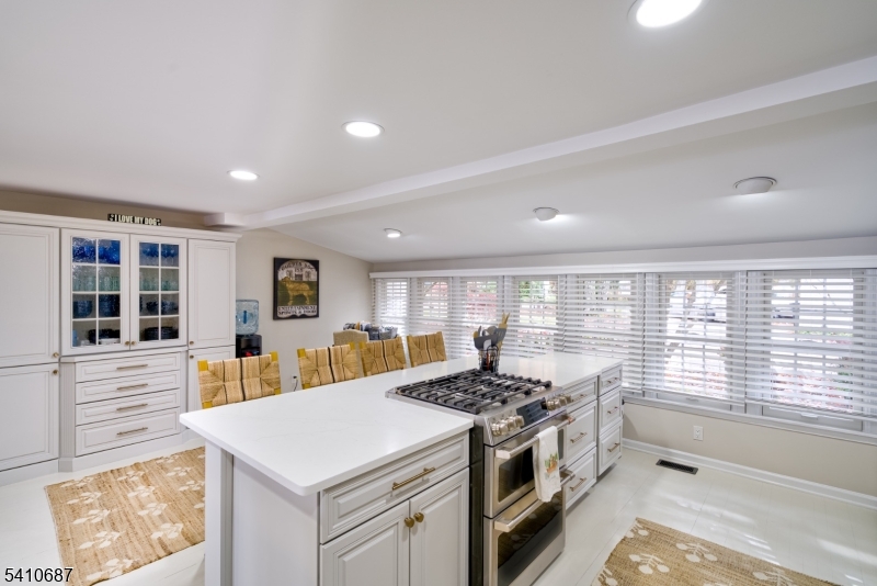 134 Lake End Road Newfoundland, NJ 07435 - Photo 10 of 47