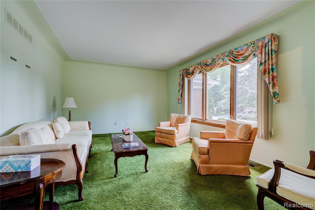 2240 Munster Road Rochester Hills, MI 48309 - Photo 7 of 25