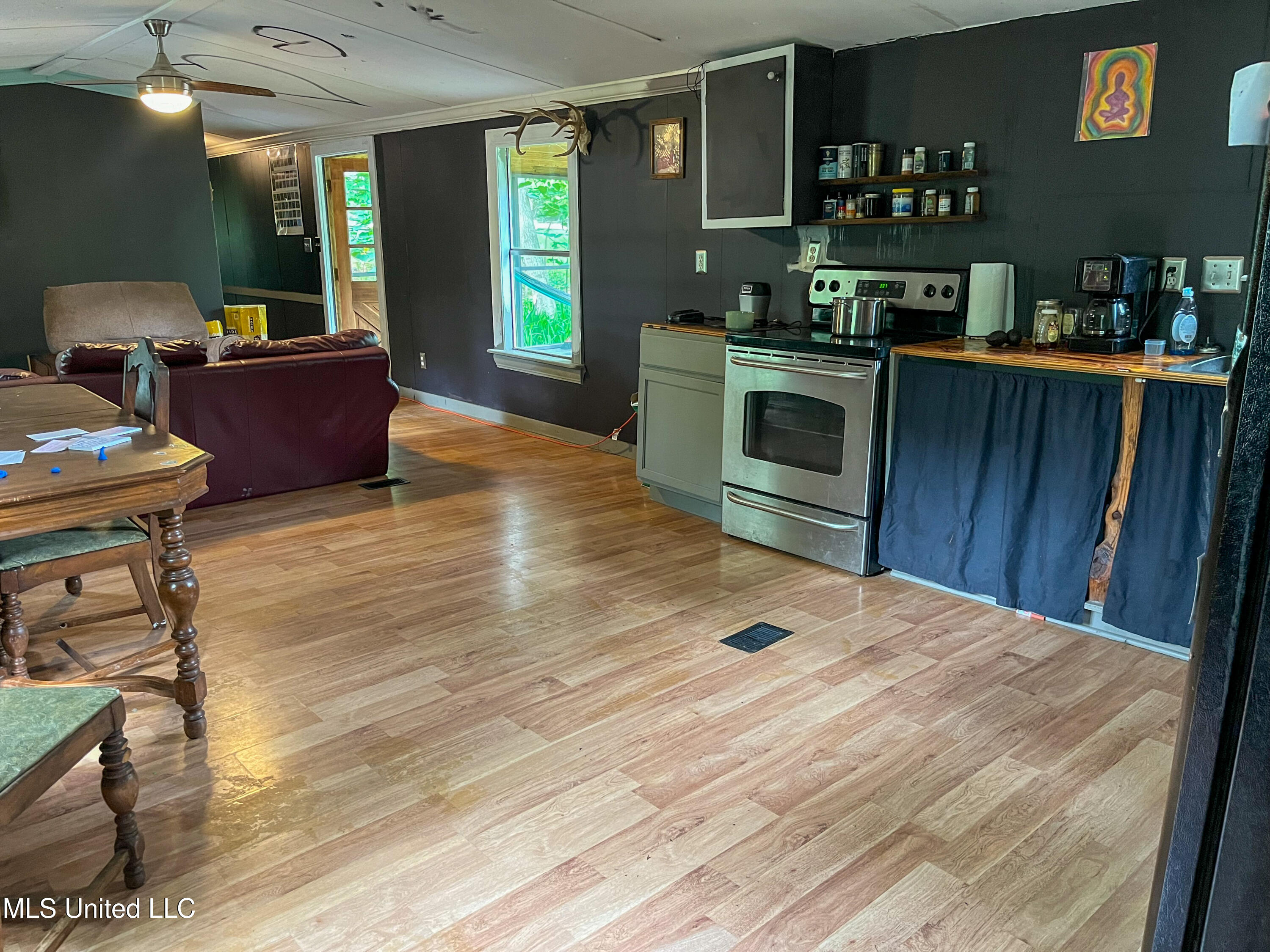 130 Horseshoe Circle Brandon, MS 39047 - Photo 3 of 24 IMG_6547