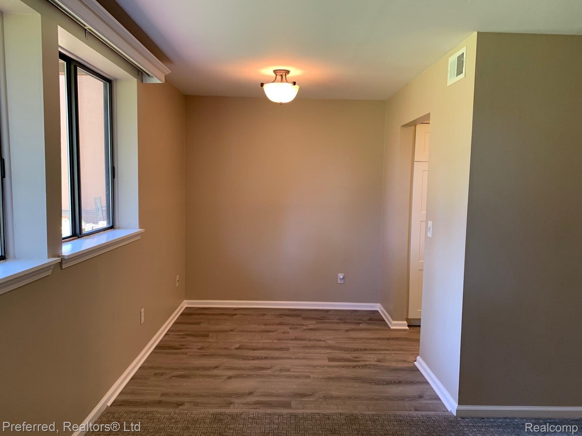 30070 West 12 Mile Road Farmington, MI 48334 - Photo 6 of 11 dining.jpg